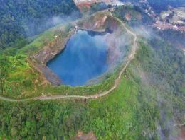 Eksotisme danau bekas penambangan pasir: Danau Quarry Jayamix Bogor